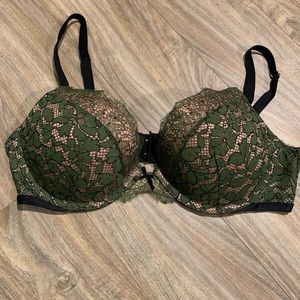 Victoria’s Secret 
Dream Angels Push-Up